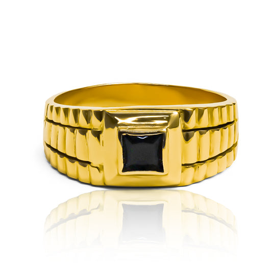 Anillo Hombre Armis en oro de 18K de la Joyería Caracas es una joya de calidad excepcional para el hombre moderno. Con su diseño robusto y sofisticado, este anillo es perfecto para realzar cualquier atuendo. 