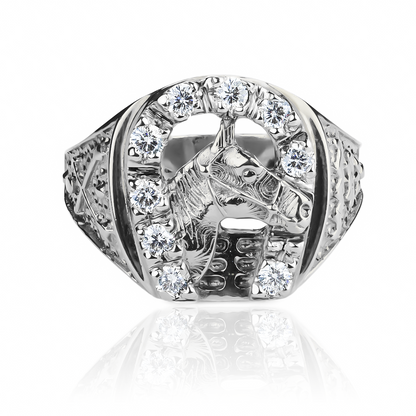 Anillo horseshoe de Joyería Caracas está diseñado en oro 18k, asegurando una calidad y elegancia duradera. Con un diseño clásico en forma de herradura.