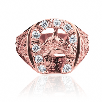 Anillo horseshoe de Joyería Caracas está diseñado en oro 18k, asegurando una calidad y elegancia duradera. Con un diseño clásico en forma de herradura.