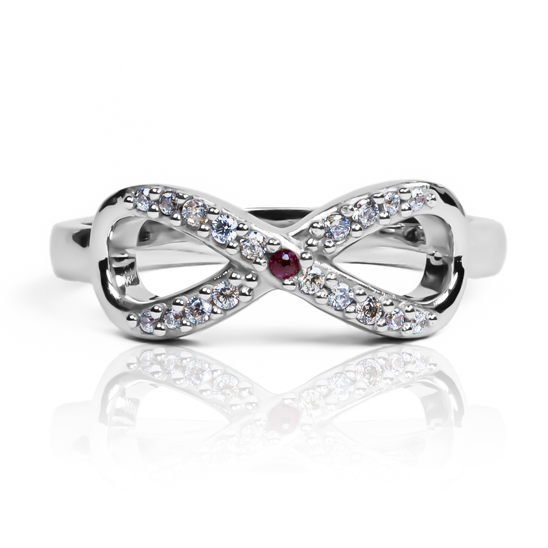 Anillo infinitus. Hecho con Joyería Caracas y oro 18k de la más alta calidad, este anillo es una obra maestra de belleza y estilo. Además, viene con una garantía para toda la vida.