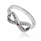 Anillo infinitus. Hecho con Joyería Caracas y oro 18k de la más alta calidad, este anillo es una obra maestra de belleza y estilo. Además, viene con una garantía para toda la vida.