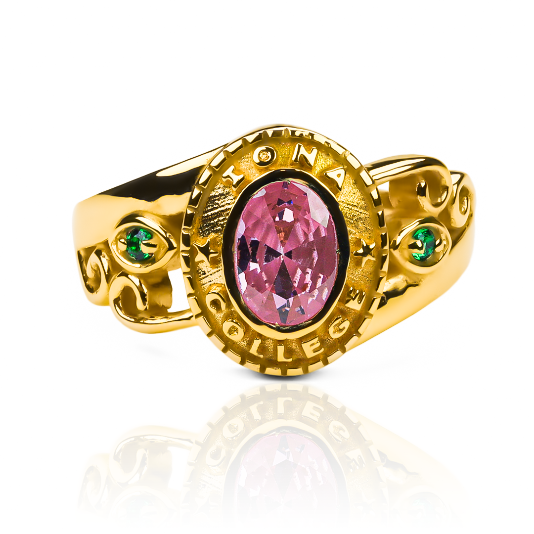 Anillo iona college de Joyería Caracas. Hecho con oro 18K de alta calidad y una garantía de por vida.