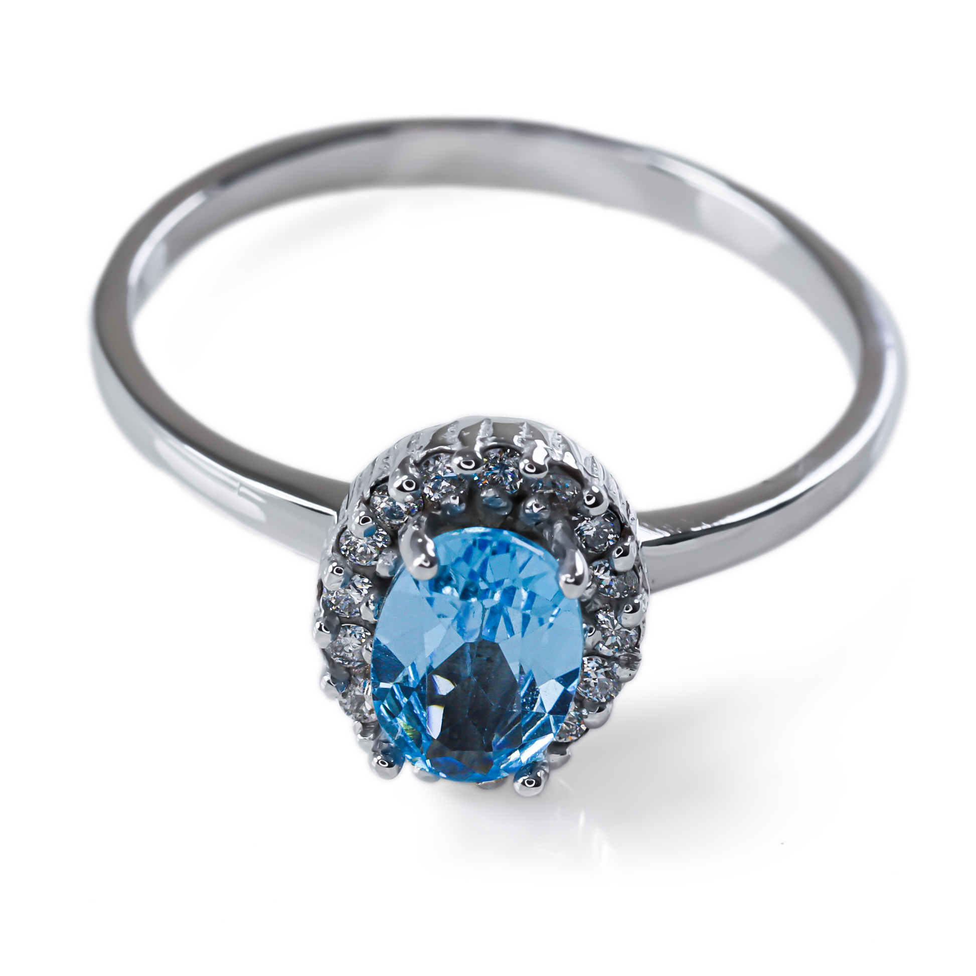 Anillo de compromiso Lady Classic en oro 18k con un impresionante topacio rodeado de diamantes de Joyería Caracas con certificado de calidad y garantía de por vida.