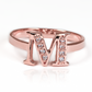 Joya de la exclusiva Joyería Caracas, este anillo de oro 18k con la letra M es sinónimo de elegancia y calidad. Con garantía de por vida.