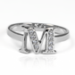 Joya de la exclusiva Joyería Caracas, este anillo de oro 18k con la letra M es sinónimo de elegancia y calidad. Con garantía de por vida.