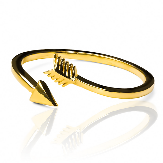 Joyería Caracas con nuestro anillo love arrow. Hecho de oro 18k, este símbolo de amor te asegura garantía para toda la vida. 