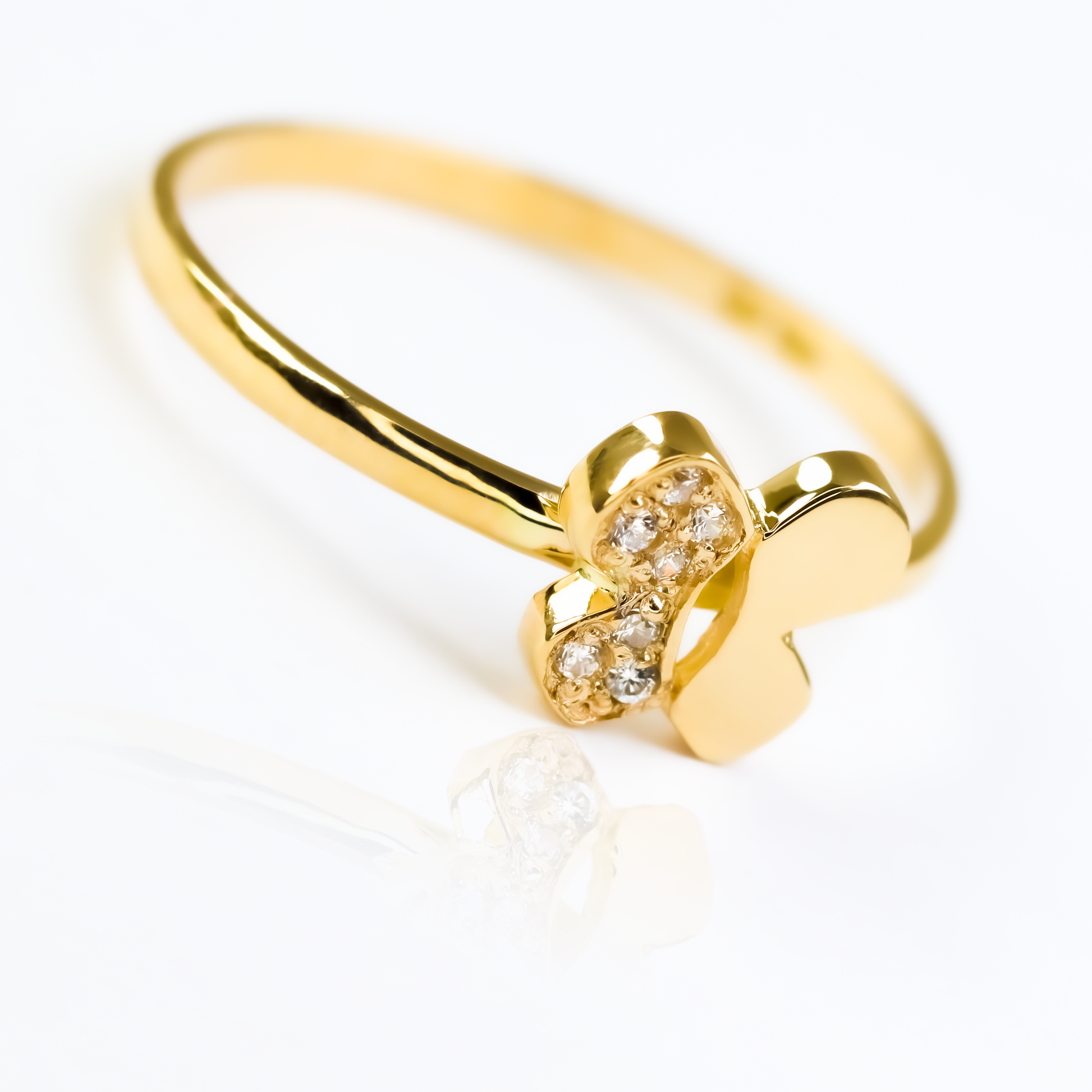 Anillo mariposa S de Joyería Caracas. Hecho en oro 18k y con garantía de por vida.
