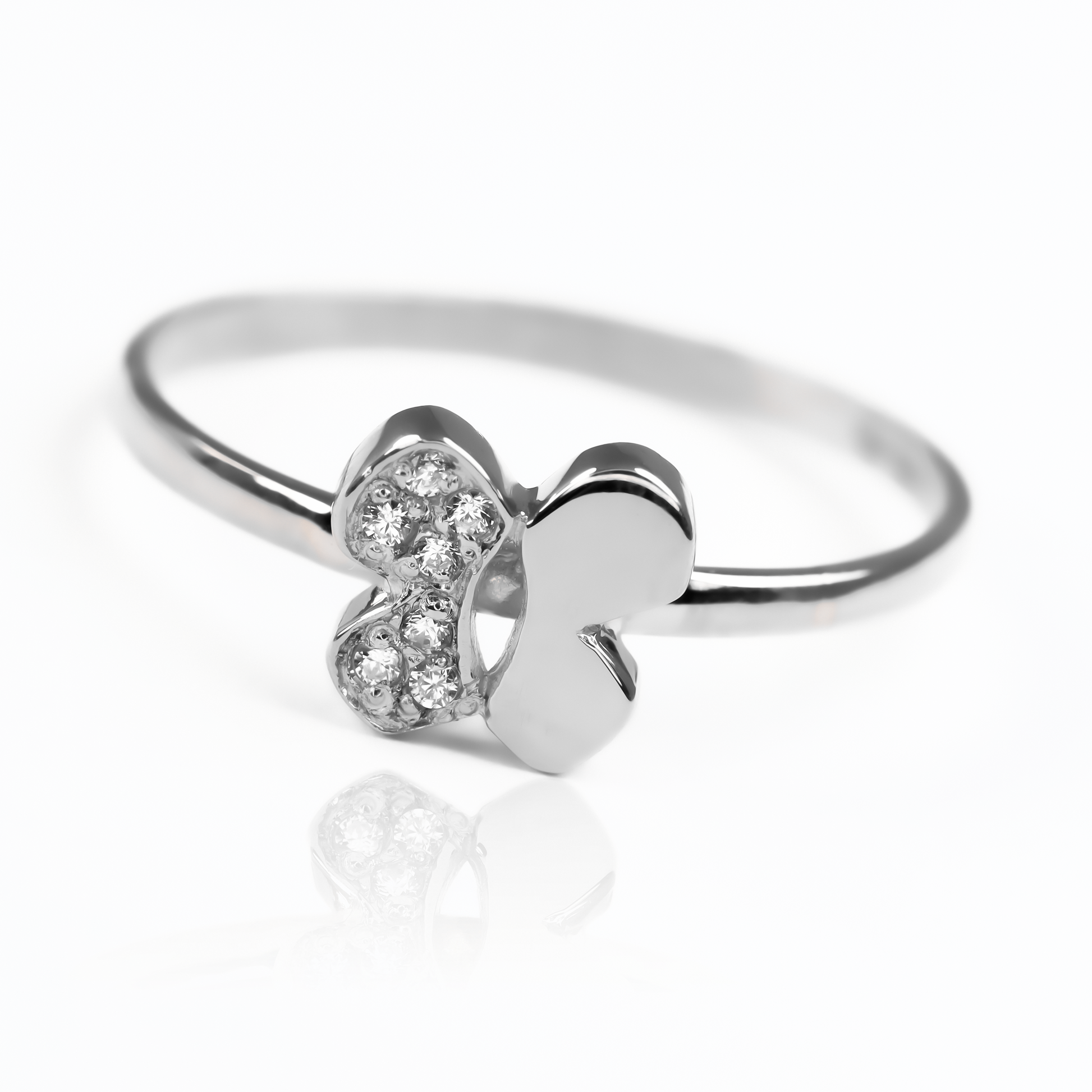 Anillo mariposa S de Joyería Caracas. Hecho en oro 18k y con garantía de por vida.
