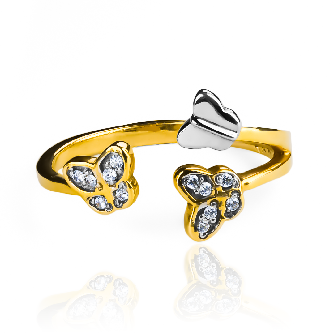 Anillo mariposa silvestre combina la elegancia de la Joyería Caracas con la calidad del oro 18k. Su diseño único y delicado simboliza la belleza natural y está respaldado con una garantía de por vida.