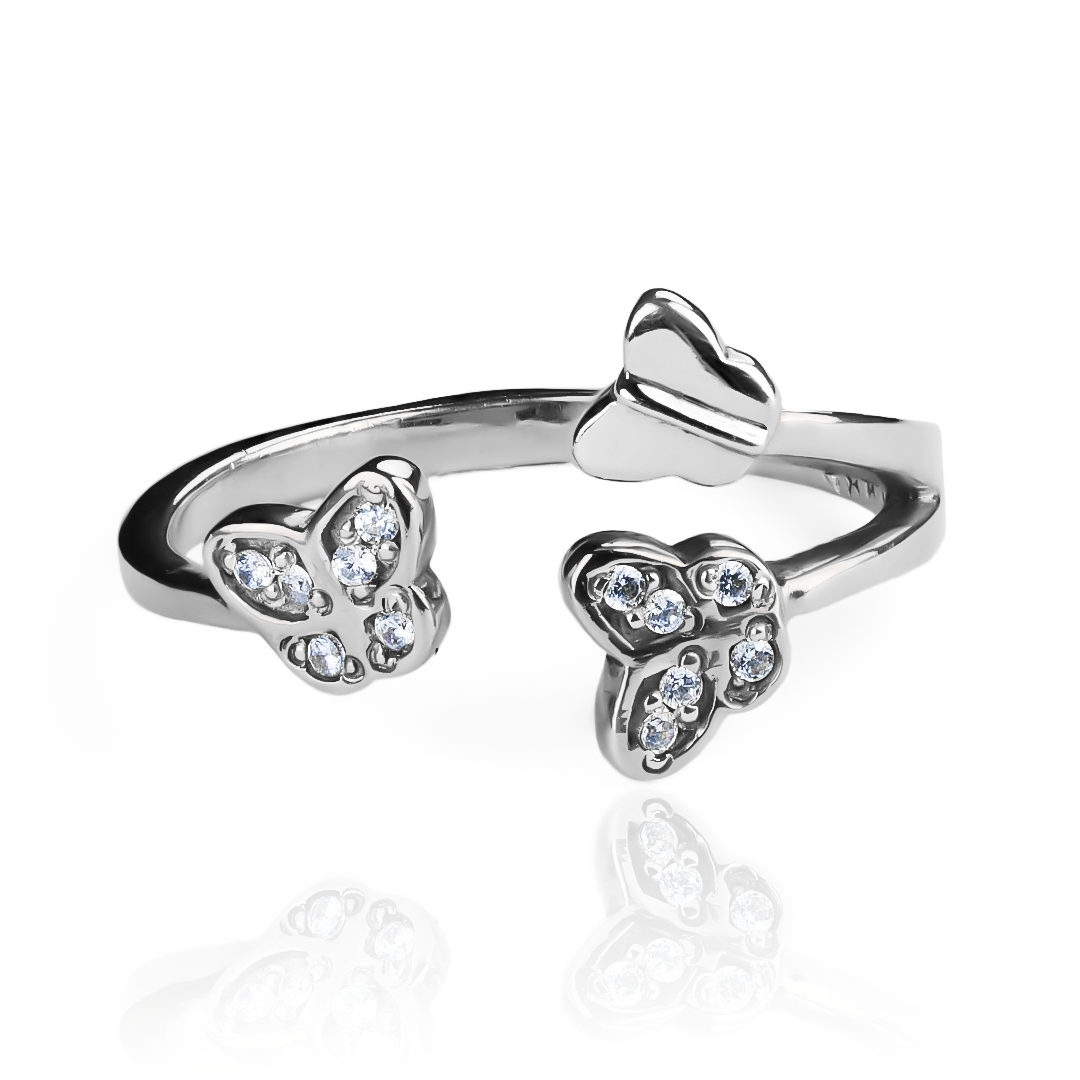 Anillo mariposa silvestre combina la elegancia de la Joyería Caracas con la calidad del oro 18k. Su diseño único y delicado simboliza la belleza natural y está respaldado con una garantía de por vida.