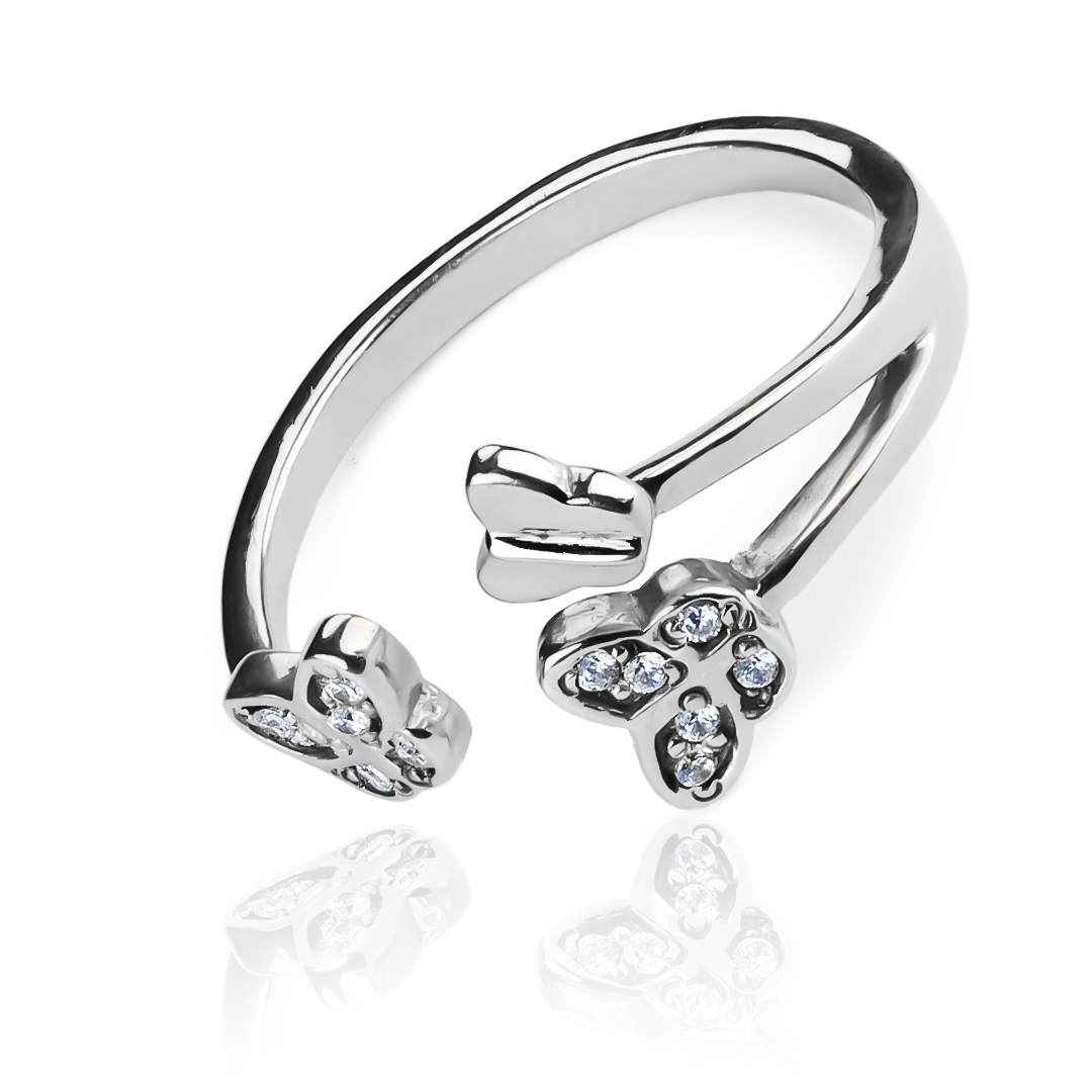 Anillo mariposa silvestre combina la elegancia de la Joyería Caracas con la calidad del oro 18k. Su diseño único y delicado simboliza la belleza natural y está respaldado con una garantía de por vida.