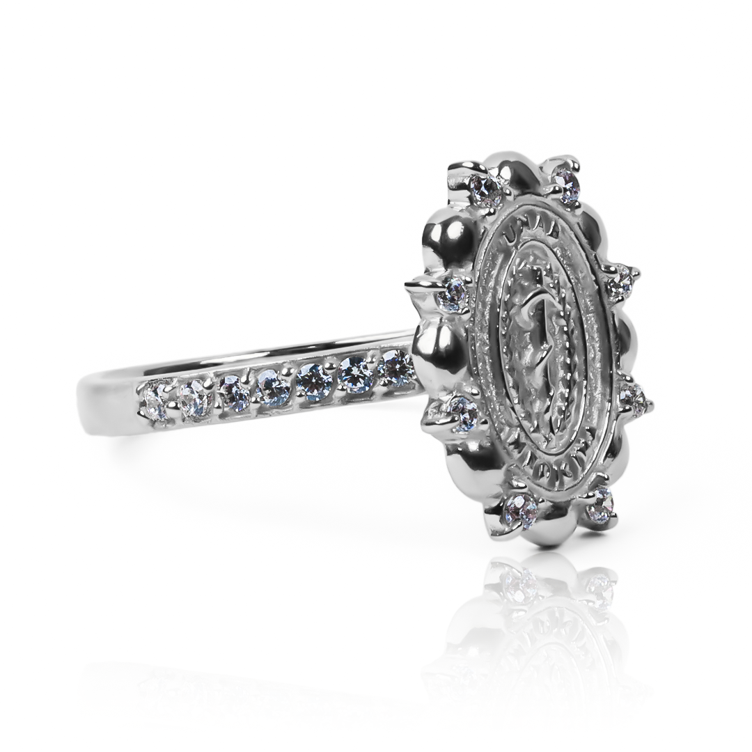 Anillo medicina - UNAB de Joyería Caracas. Hecho de oro 18K, este exclusivo anillo no sólo es una pieza de joyería, sino también un símbolo de vida y salud. Además, cuenta con garantía de por vida.
