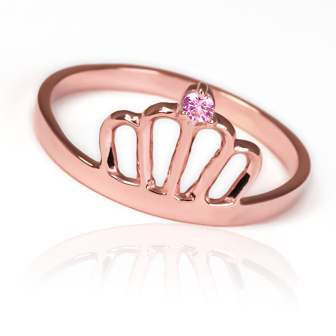 Anillo Minimal Crown, fabricado en oro 18k por Joyería Caracas, respaldado por nuestro certificado de calidad y garantía de por vida.
