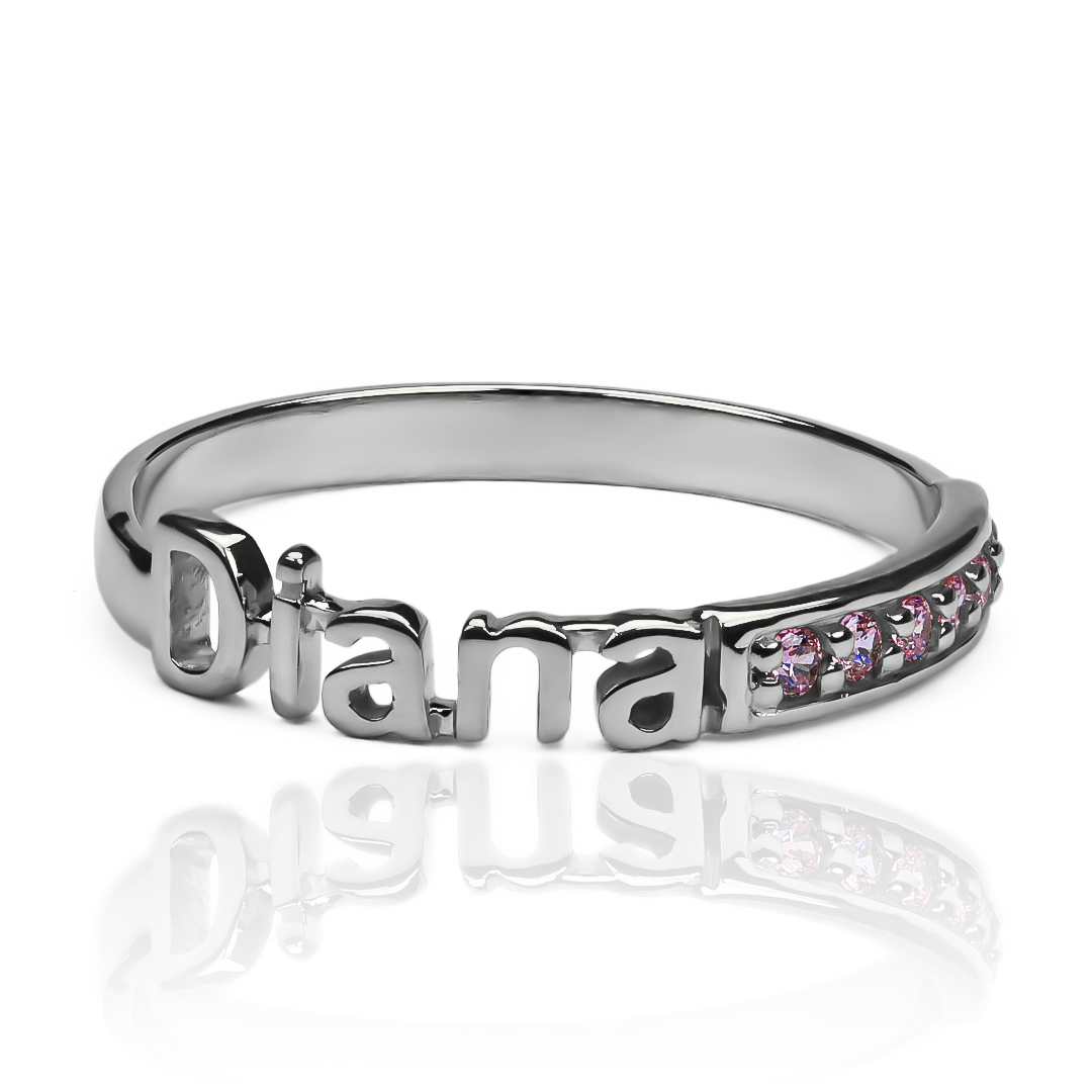 Anillo Nombre Personalizado, fabricado en oro 18k por Joyería Caracas, cuenta con certificado de calidad y garantía de por vida.