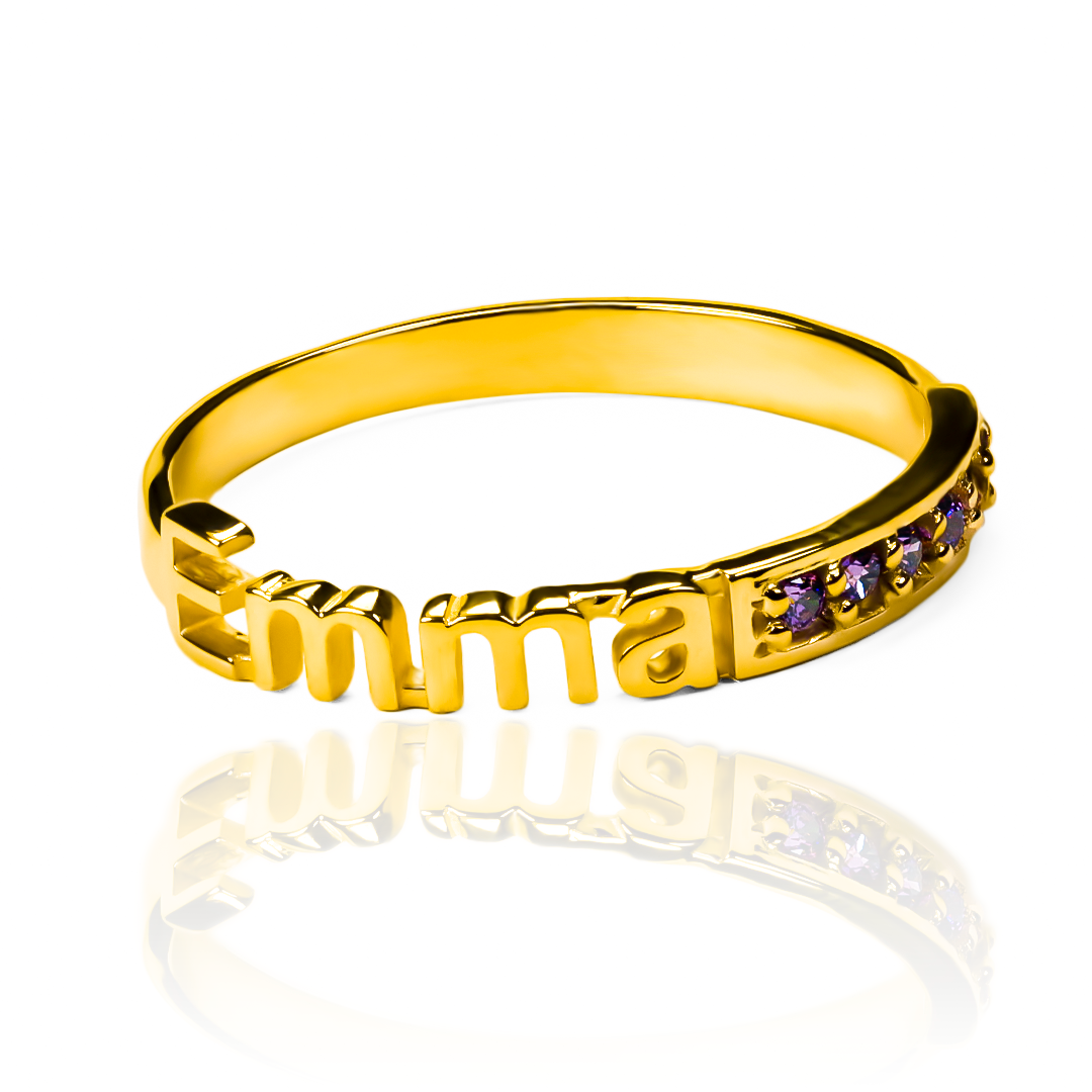 Anillo Nombre Personalizado, fabricado en oro 18k por Joyería Caracas, cuenta con certificado de calidad y garantía de por vida.