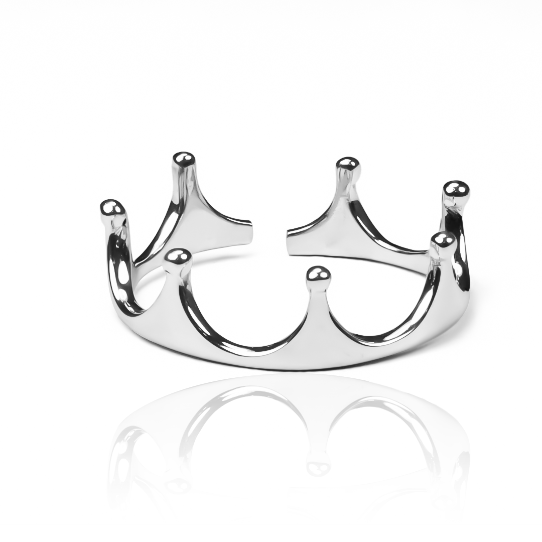 Anillo Open Crown, elaborado en oro 18k por Joyería Caracas, cuenta con certificado de calidad y garantía de por vida.