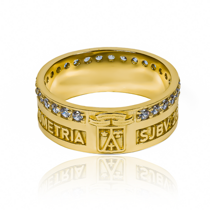 Anillo de optometría personalizado. Diseño exclusivo de Joyería Caracas, elaborado en oro 18K para un lujo duradero. Cada pieza es única y cuenta con garantía de por vida.