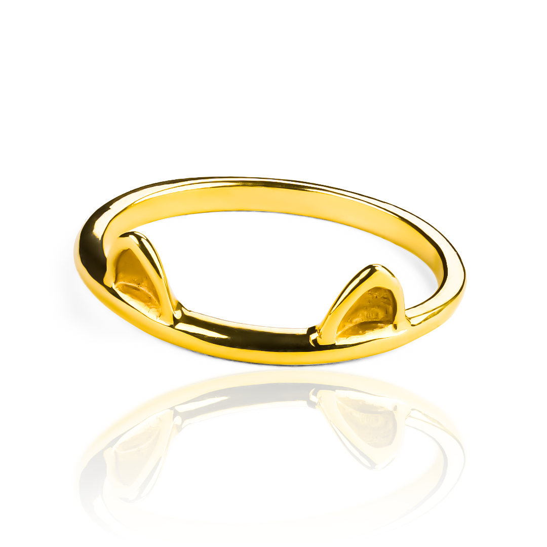 Anillo orejitas de gato de Joyería Caracas. Hecho de oro 18k, este anillo es una pieza única que te acompañará toda la vida. Su diseño sofisticado y garantía de por vida.