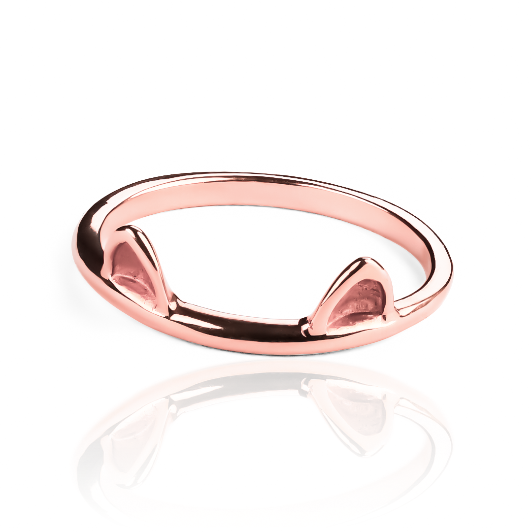 Anillo orejitas de gato de Joyería Caracas. Hecho de oro 18k, este anillo es una pieza única que te acompañará toda la vida. Su diseño sofisticado y garantía de por vida.