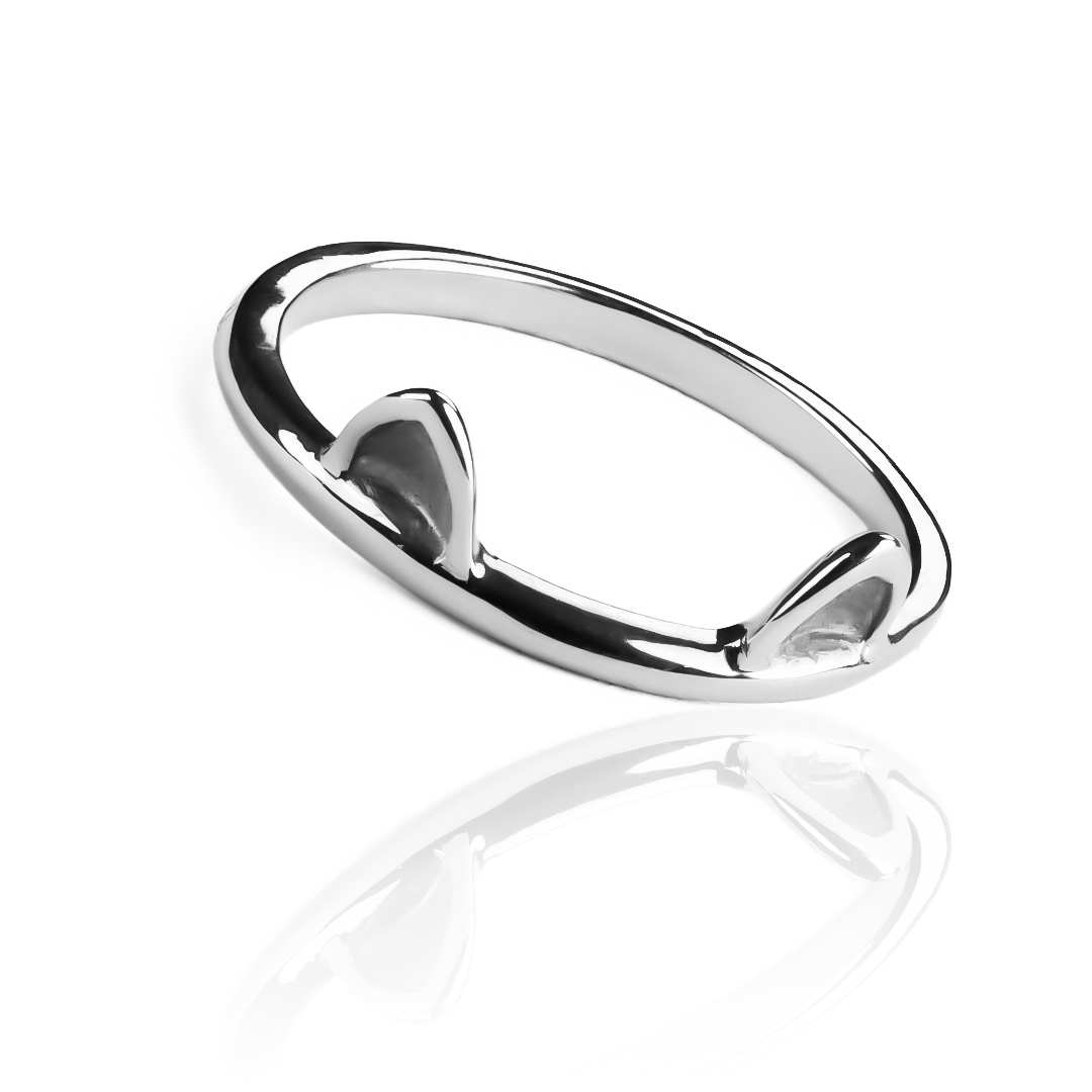 Anillo orejitas de gato de Joyería Caracas. Hecho de oro 18k, este anillo es una pieza única que te acompañará toda la vida. Su diseño sofisticado y garantía de por vida.