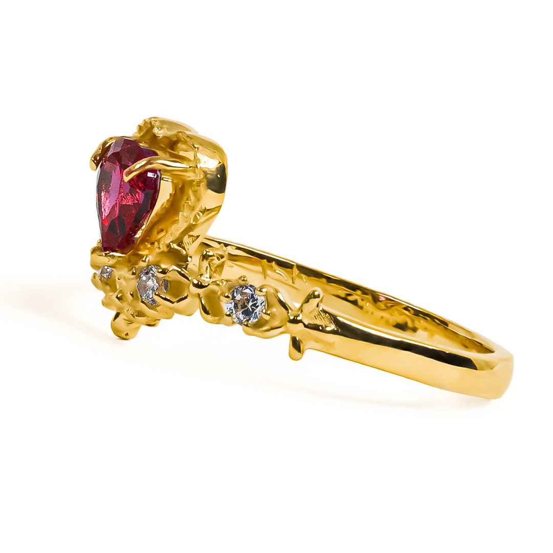 Anillo Passion Cor, fabricado en oro 18k por Joyería Caracas, cuenta con certificado de calidad y garantía de por vida, su diseño de corazón simboliza el amor eterno.