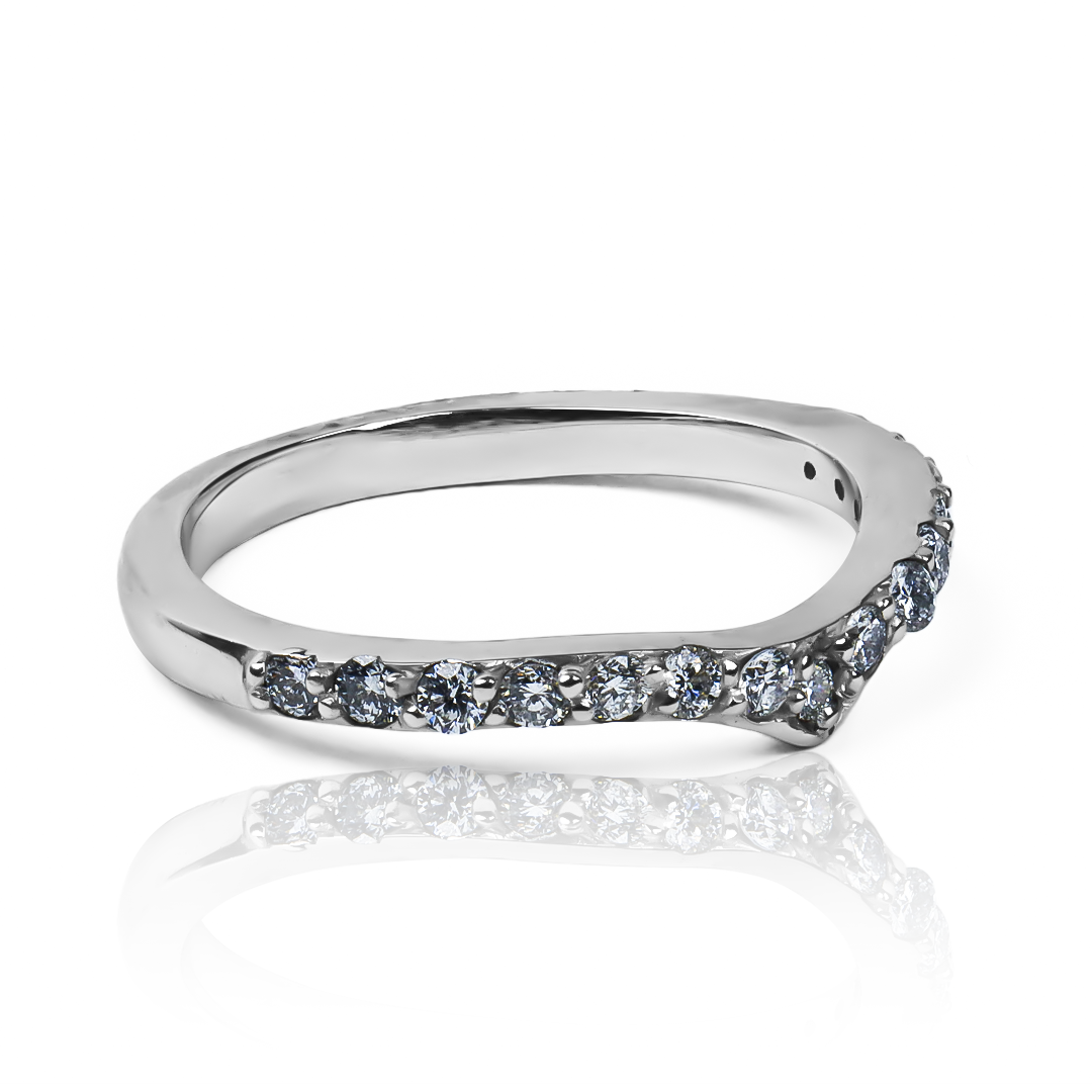 Anillo pisargolla corazón enamorado de oro 18k de Joyería Caracas. Cuenta con garantía para toda la vida.