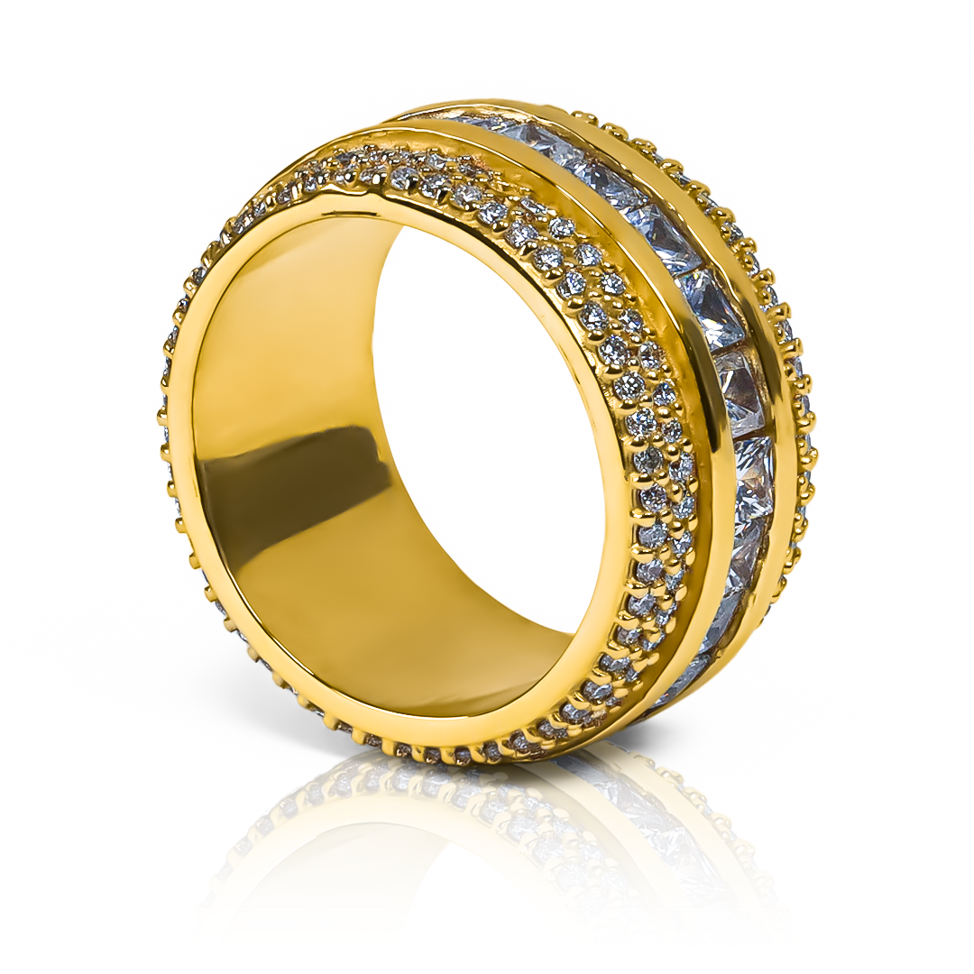 Anillo princess de Joyería Caracas está elaborado en oro 18k, brindando una exclusiva y duradera garantía para toda la vida. 