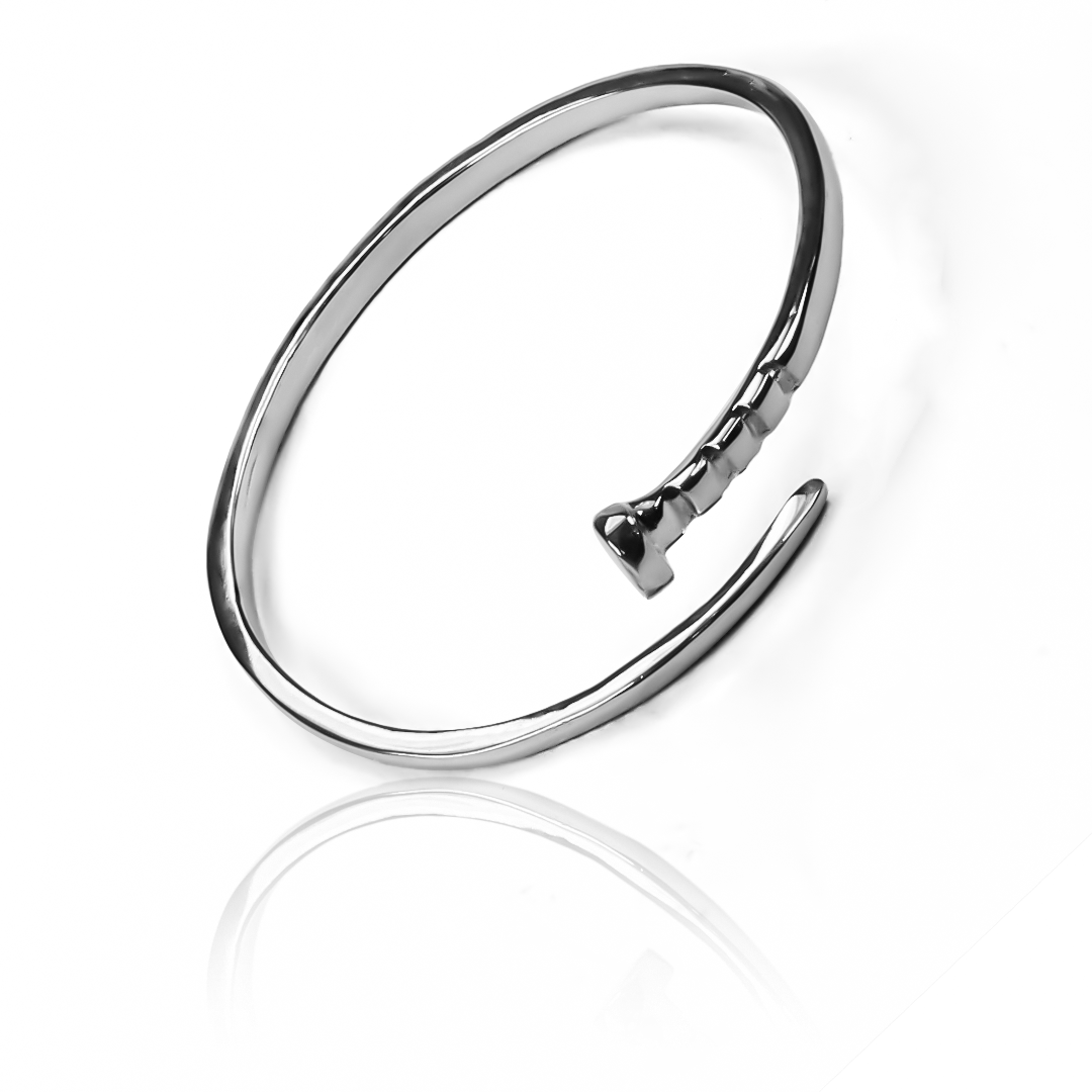 Anillo puntilla es una obra de Joyería Caracas única en su tipo. Hecho de oro 18k, es una verdadera elegancia que durará toda la vida. Con garantía incluida.