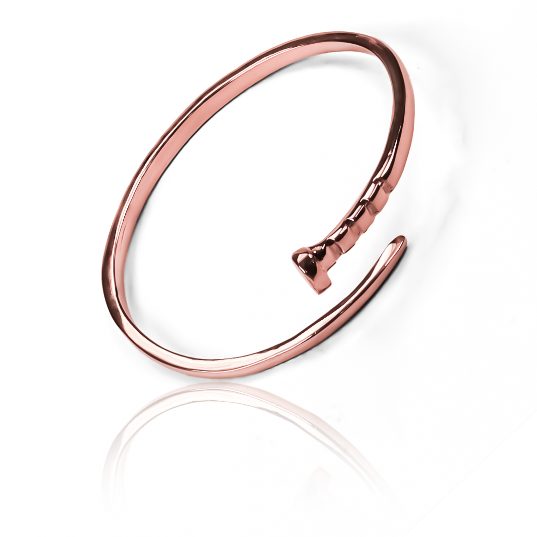 Anillo puntilla es una obra de Joyería Caracas única en su tipo. Hecho de oro 18k, es una verdadera elegancia que durará toda la vida. Con garantía incluida.