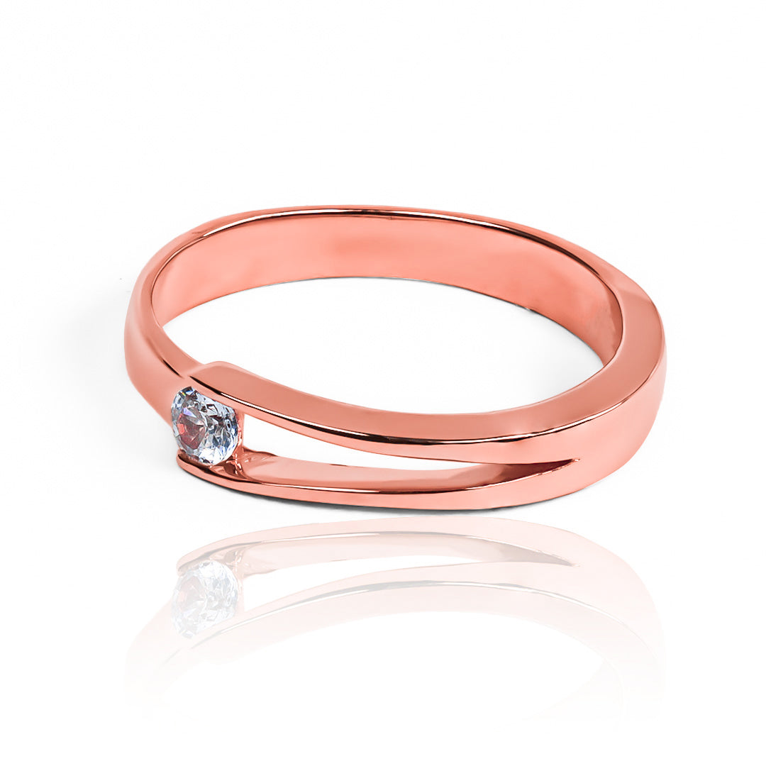 Anillo de compromiso vértice. Hecho a mano en Joyería Caracas con oro 18 k y certificado de calidad, prometiendo una vida de garantía.