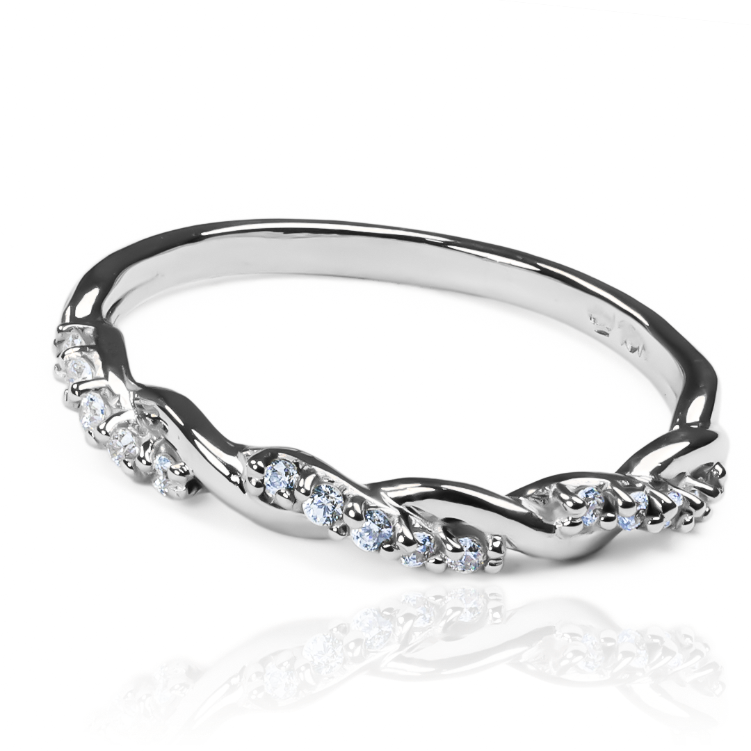 Anillo rope cristal es una pieza de Joyería Caracas que demuestra elegancia y exclusividad. Con su fina elaboración en oro 18k. Además, su garantía para toda la vida asegura su durabilidad y valor duradero.