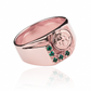 Joyería Caracas con nuestro exclusivo Anillo San Benito de oro 18k. No solo es una pieza de alta calidad, sino que también viene con una garantía de por vida.