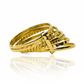 Anillo semanario de oro 18k de Joyería Caracas. Con una garantía de por vida, este anillo es la perfecta representación de lujo y exclusividad.