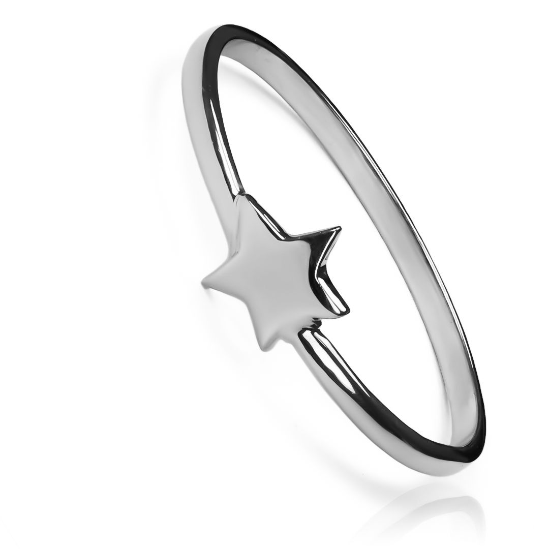 Anillo Small Star Ring, fabricado en oro 18k por Joyería Caracas, cuenta con certificado de calidad y garantía de por vida.
