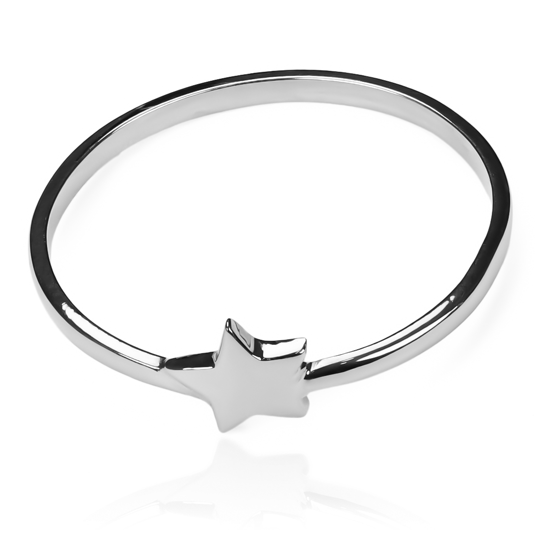 Anillo Small Star Ring, fabricado en oro 18k por Joyería Caracas, cuenta con certificado de calidad y garantía de por vida.
