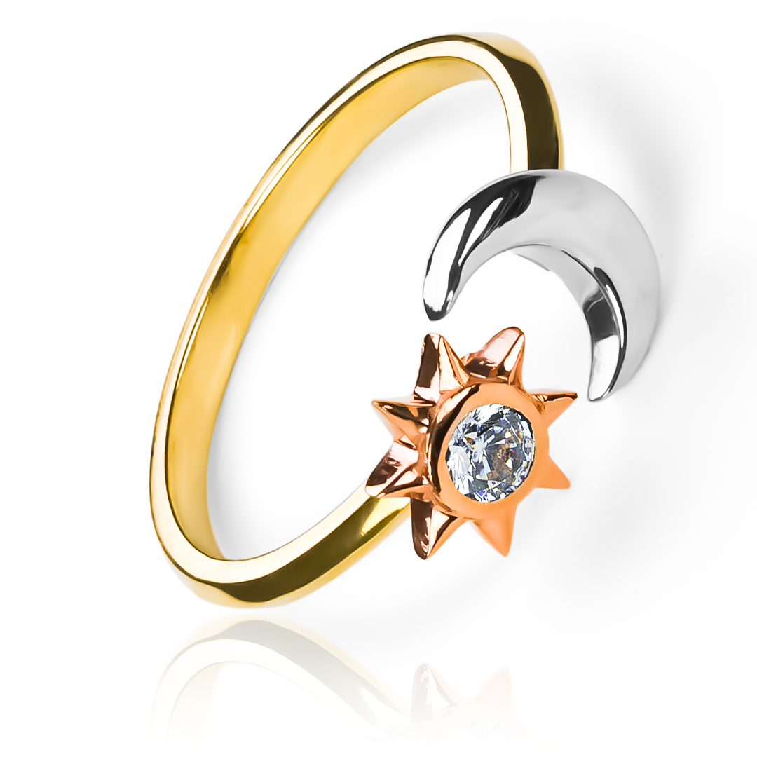 Anillo Sol y Luna, fabricado en oro 18k por Joyería Caracas, cuenta con certificado de calidad y garantía de por vida.