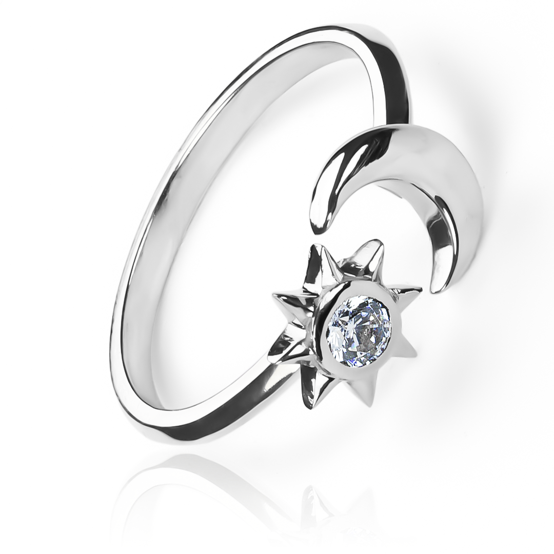 Anillo Sol y Luna, fabricado en oro 18k por Joyería Caracas, cuenta con certificado de calidad y garantía de por vida.