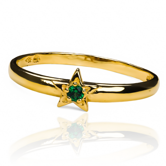 Anillo Star Green, fabricado en oro 18 por Joyería Caracas, cuenta con certificado de calidad y garantía de por vida.