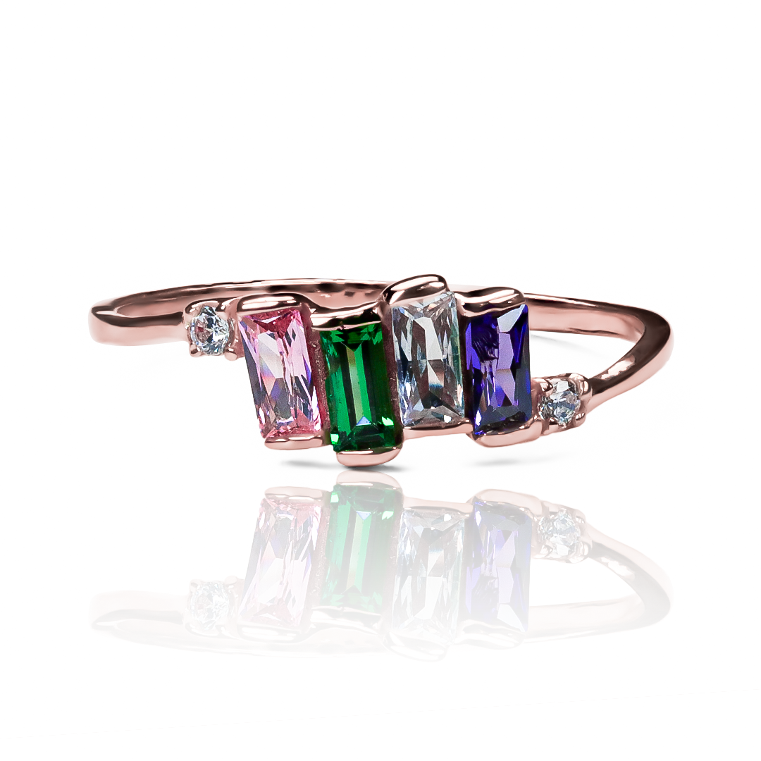 Anillo symmetry de Joyería Caracas. Hecho de oro 18k y con garantía para toda la vida, este accesorio es una inversión en lujo duradero.