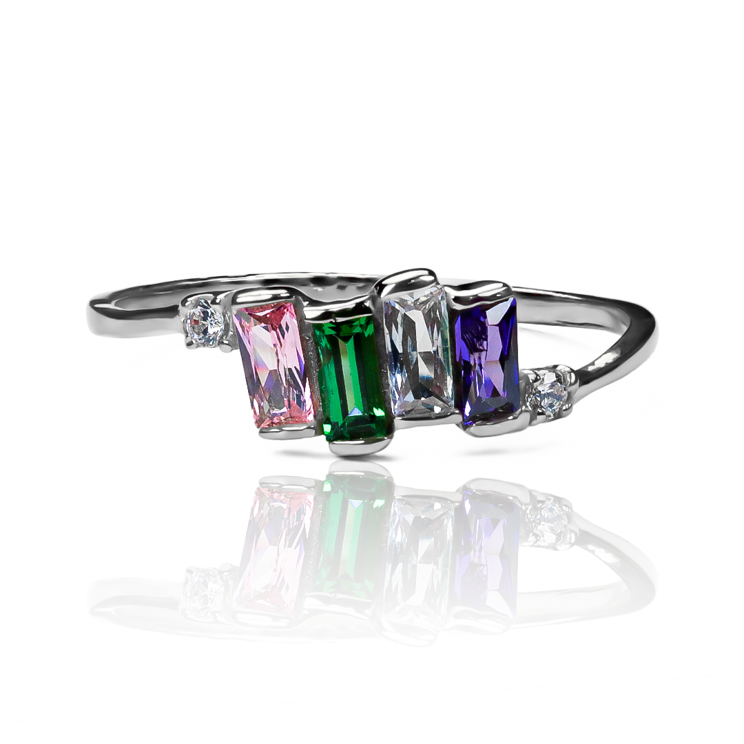 Anillo symmetry de Joyería Caracas. Hecho de oro 18k y con garantía para toda la vida, este accesorio es una inversión en lujo duradero.