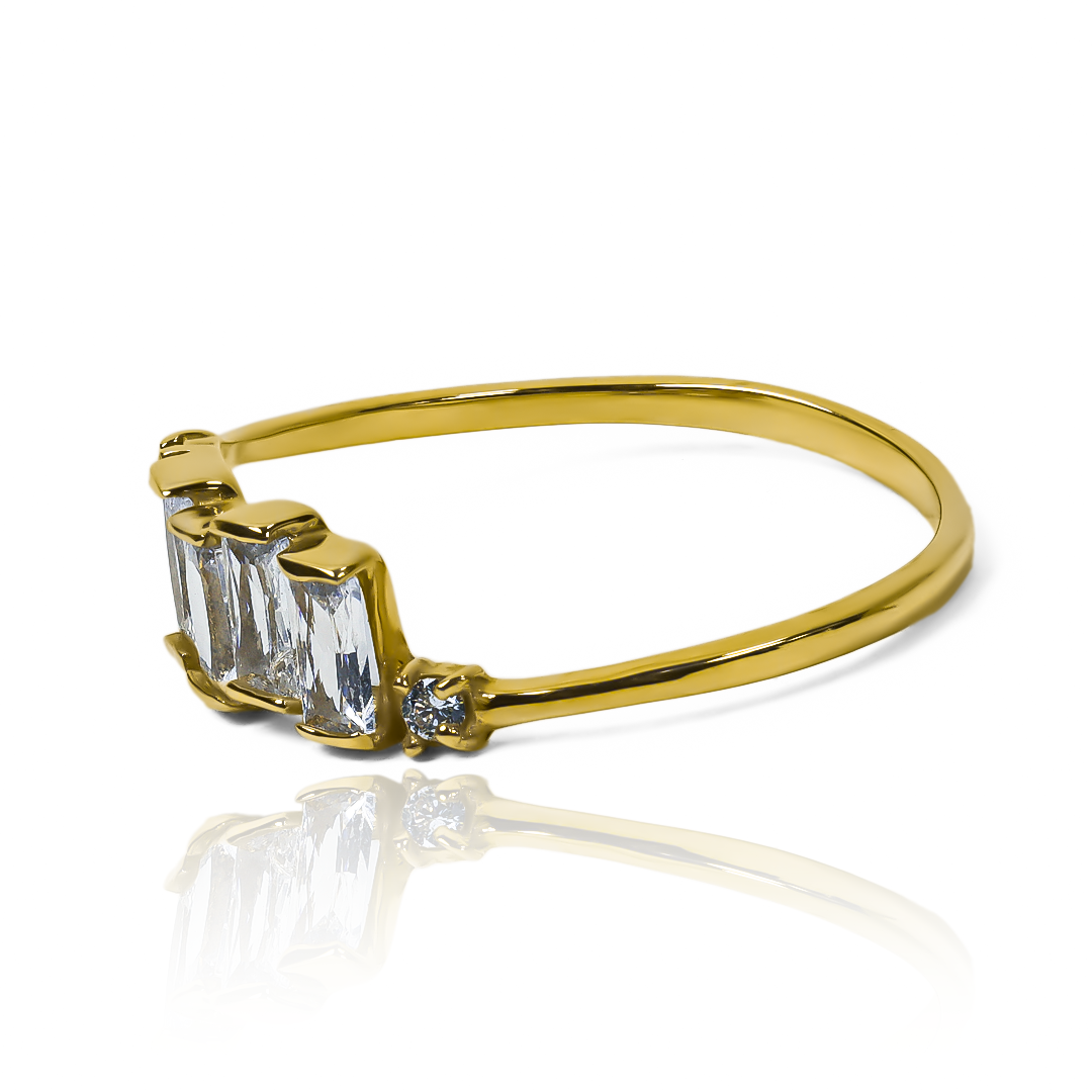 Anillo symmetry de Joyería Caracas. Hecho de oro 18k y con garantía para toda la vida, este accesorio es una inversión en lujo duradero.