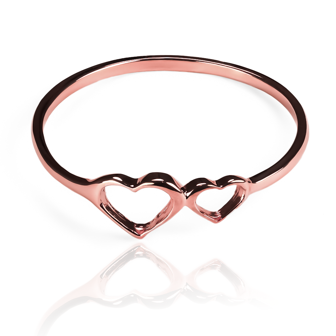Anillo Twin Hearts, fabricado en oro 18k por Joyería Caracas, cuenta con certificado de calidad y garantía de por vida.
