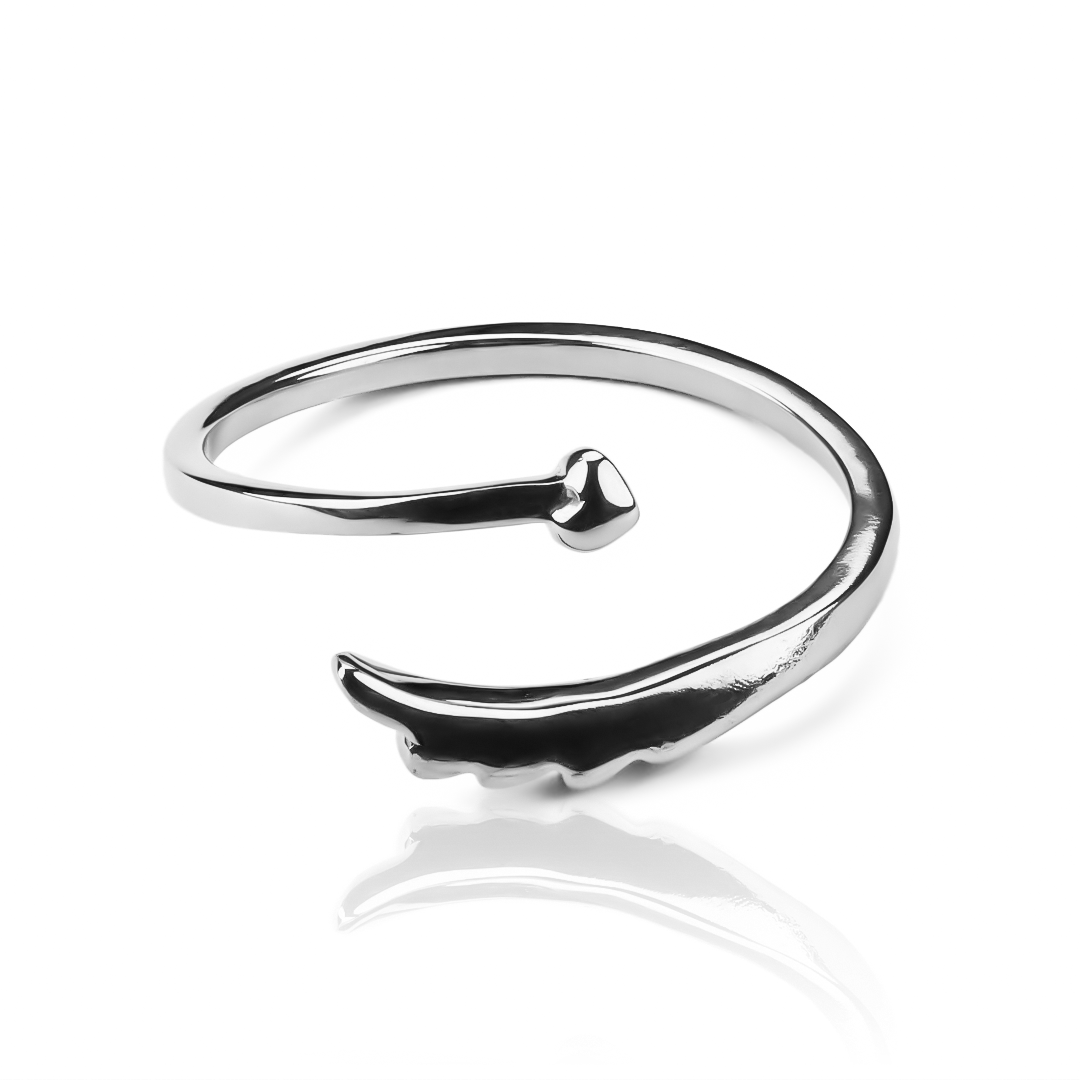 Anillo WingHeart JC de Joyería Caracas! Hecho con oro 18k de la más alta calidad, este anillo es símbolo de amor y compromiso eterno. Con garantía de por vida.