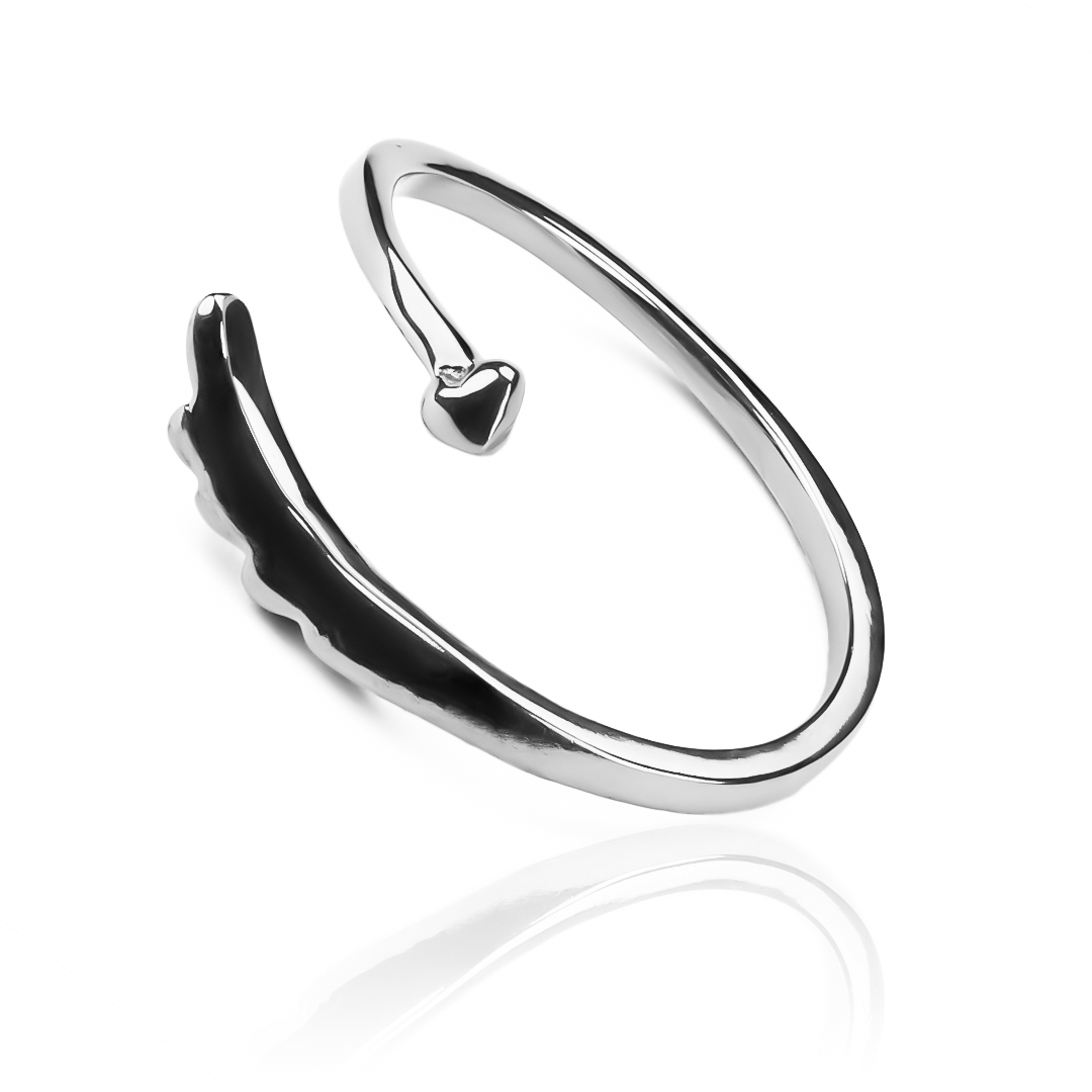 Anillo WingHeart JC de Joyería Caracas! Hecho con oro 18k de la más alta calidad, este anillo es símbolo de amor y compromiso eterno. Con garantía de por vida.