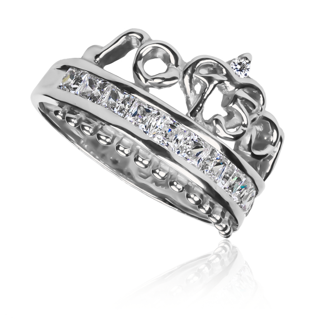 Anillo Classic Crown, elaborado en oro 18k por Joyería Caracas, cuenta con un certificado de calidad y garantía de por vida.