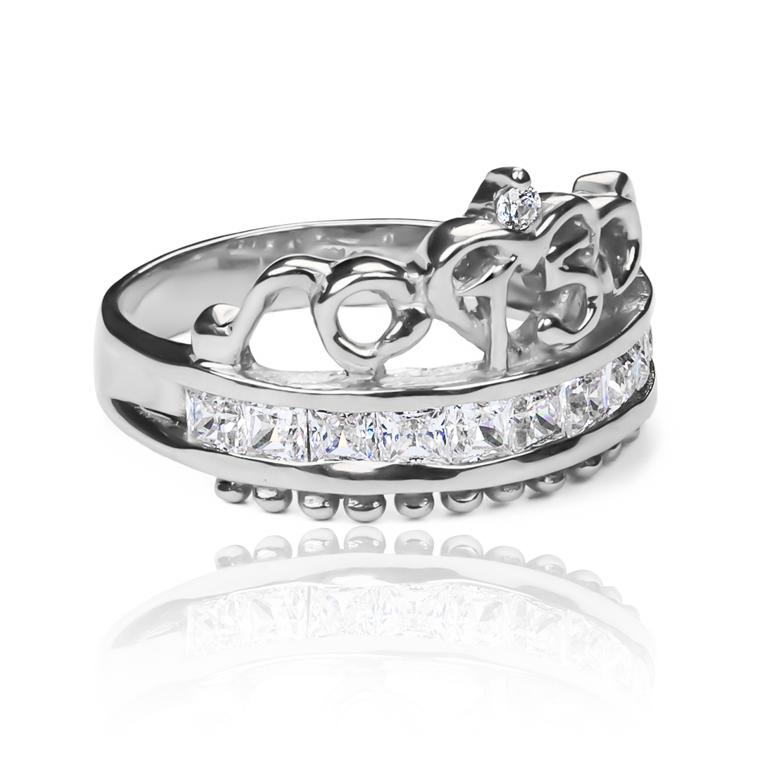 Anillo Classic Crown, elaborado en oro 18k por Joyería Caracas, cuenta con un certificado de calidad y garantía de por vida.