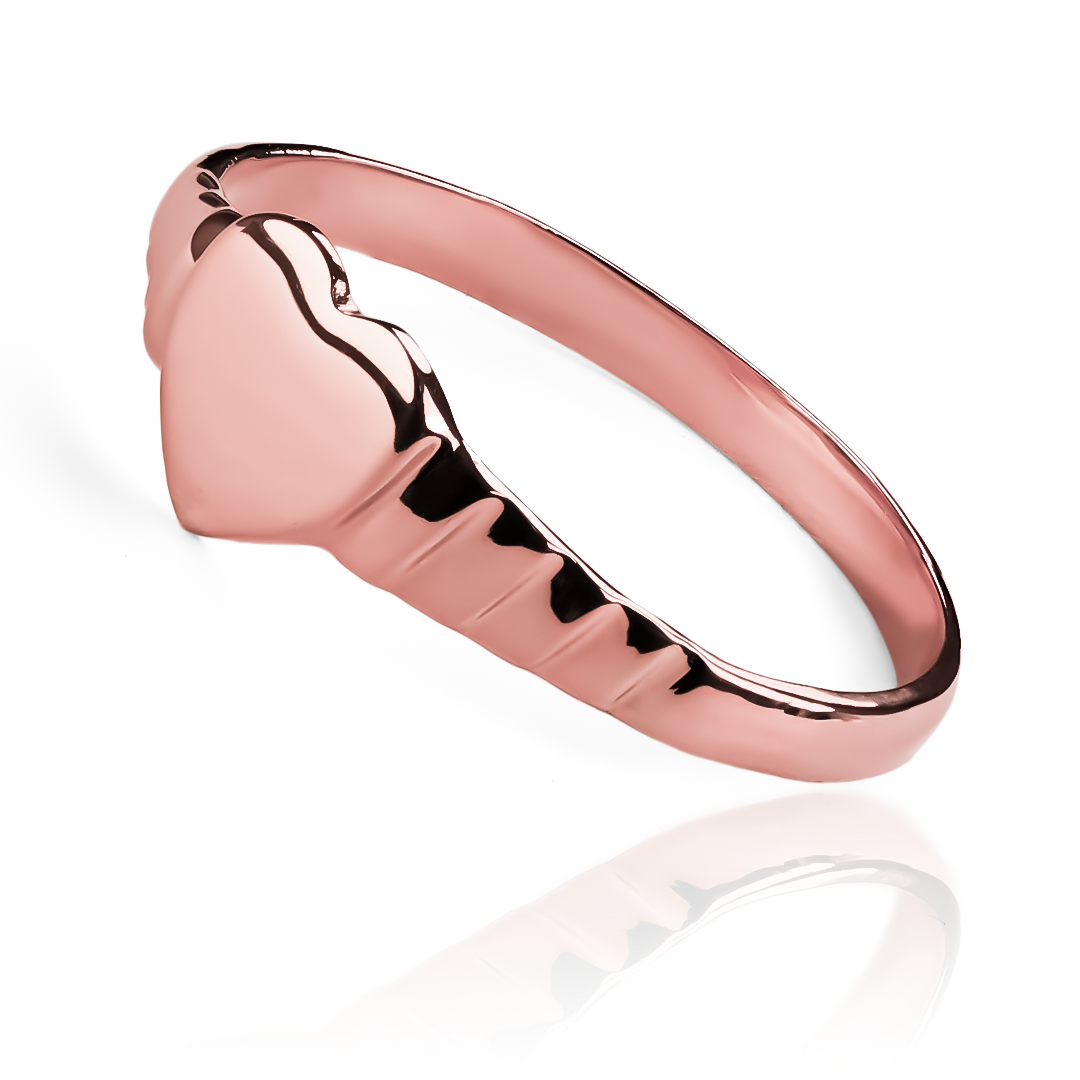 Anillo Corazón Valiente, elaborado en oro 18k por Joyería Caracas, cuenta con certificado de calidad y garantía de por vida.