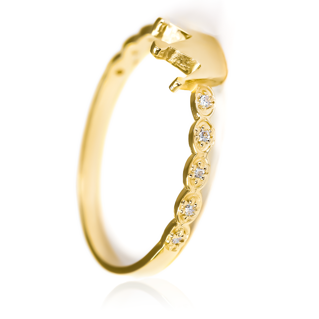 Anillo Corona Especial, elaborado en oro 18k por Joyería Caracas, cuenta con certificado de calidad y garantía de por vida.