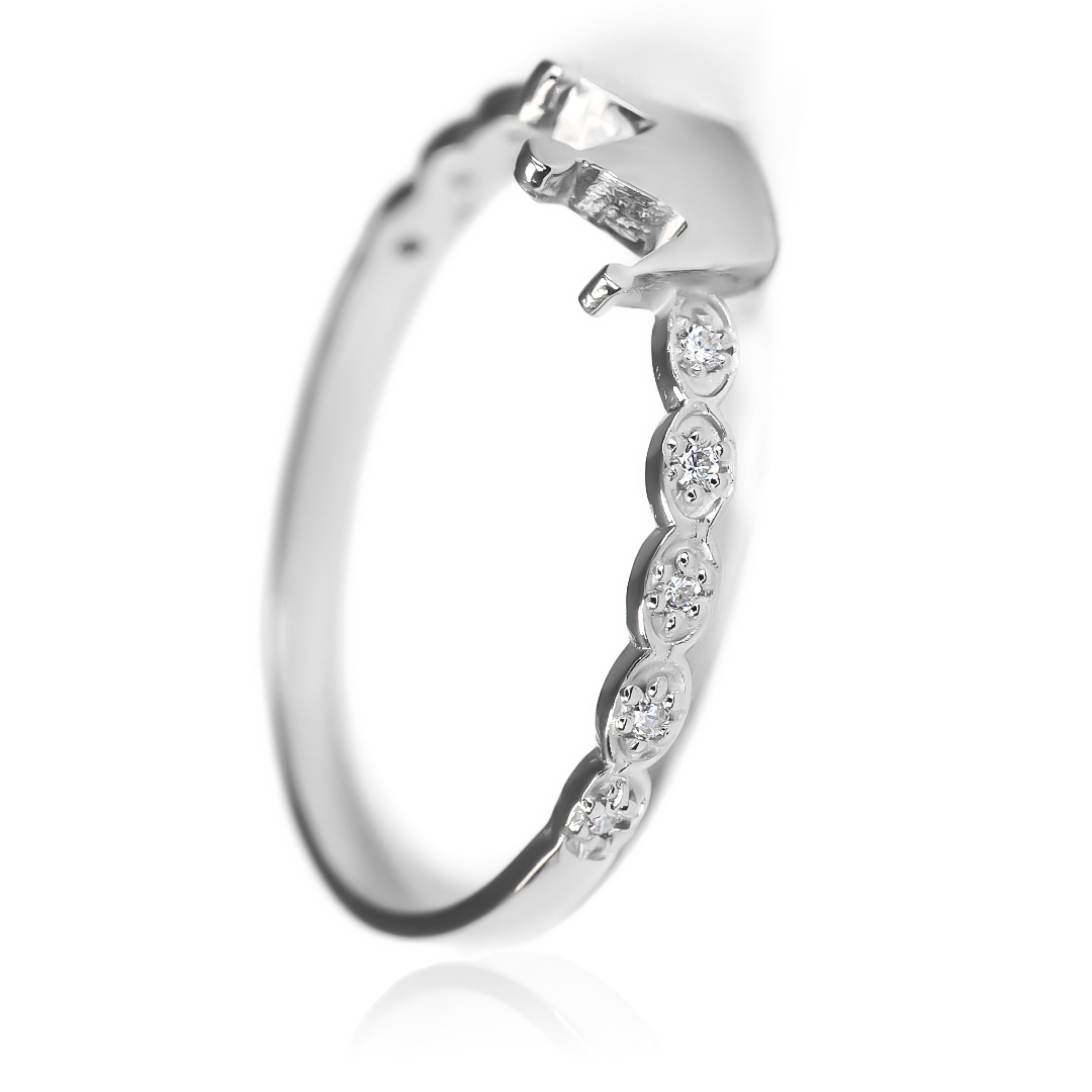 Anillo Corona Especial, elaborado en oro 18k por Joyería Caracas, cuenta con certificado de calidad y garantía de por vida.