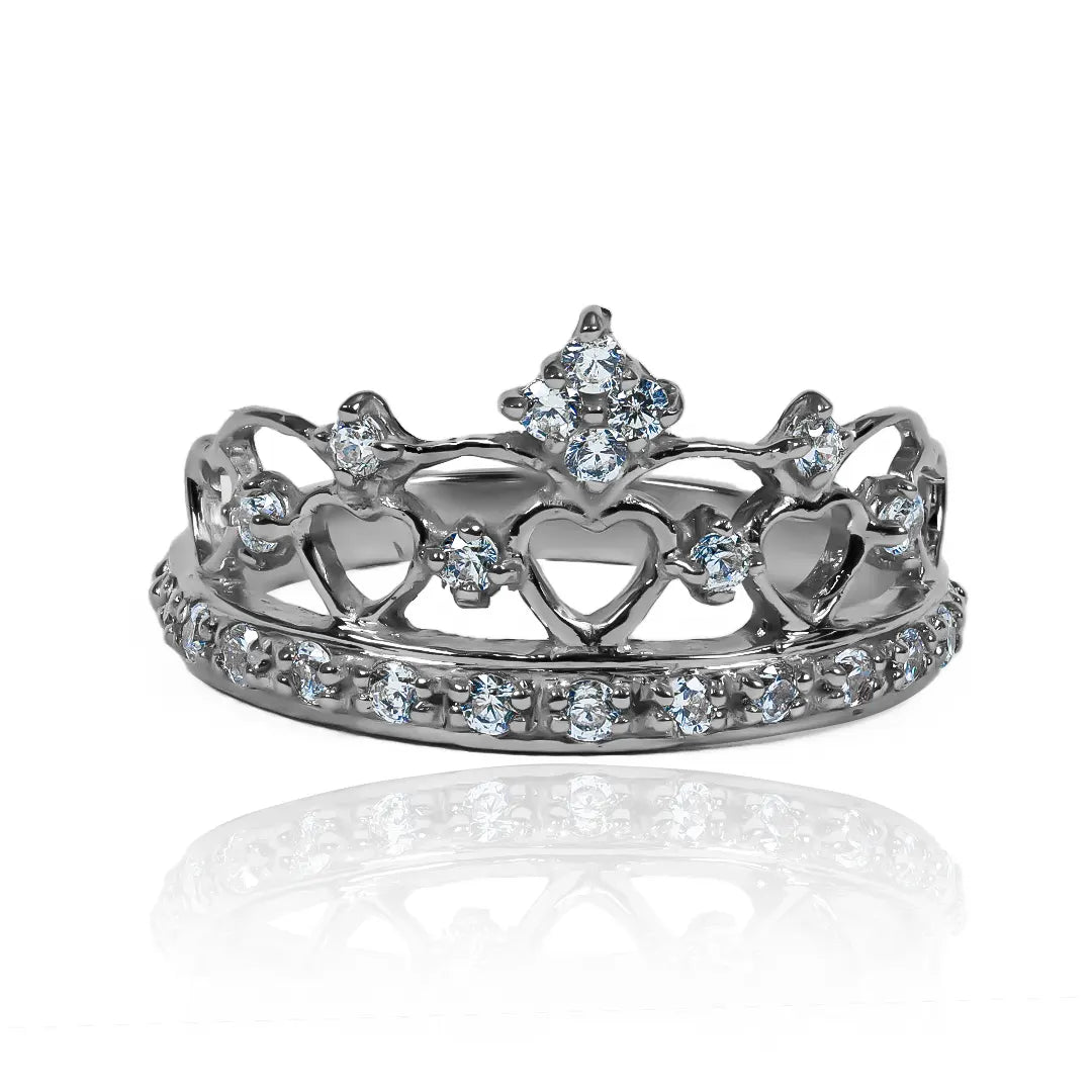 Anillo Corona Heart, fabricado en oro 18k por Joyería Caracas, cuenta con certificado de calidad y garantía de por vida.